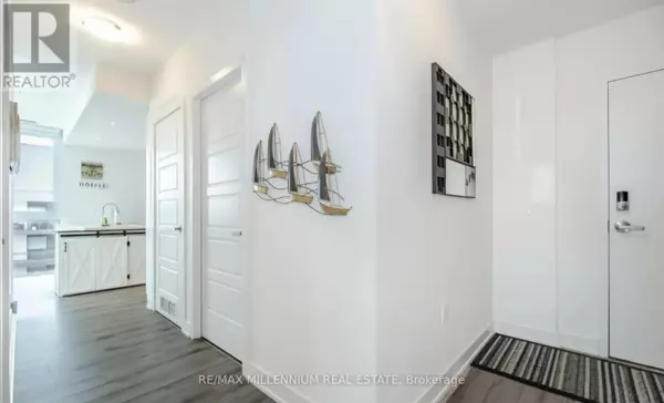 Innisfil, ON L9S0N9,375 Sea Ray AVE #410