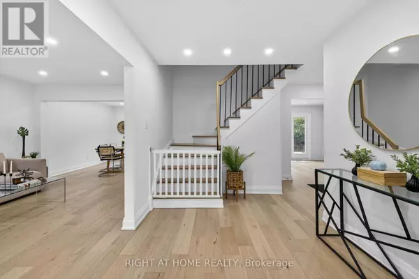 Richmond Hill (north Richvale), ON L4C5J4,16 MAYVERN CRESCENT