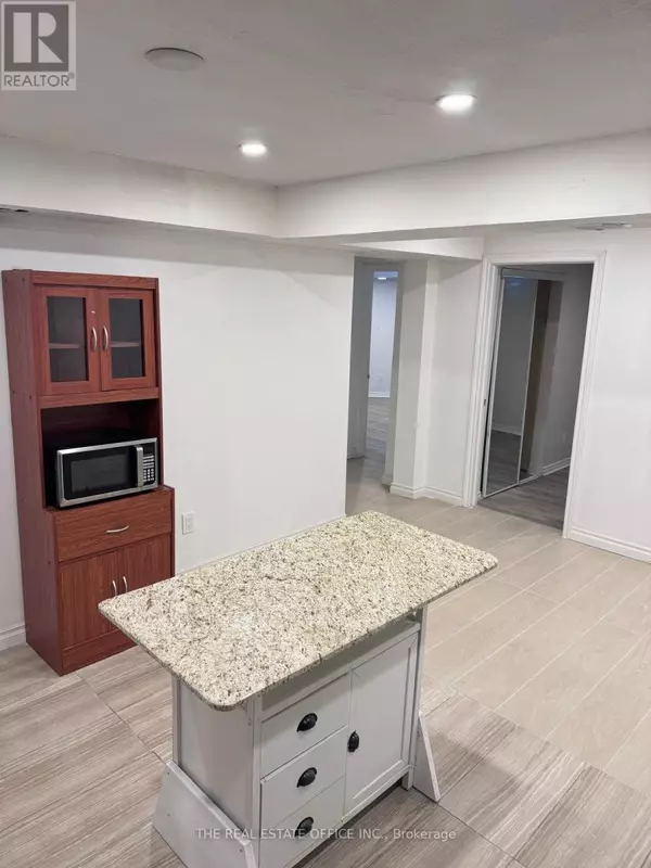 Richmond Hill (doncrest), ON L4B1S4,28 PICCADILLY ROAD