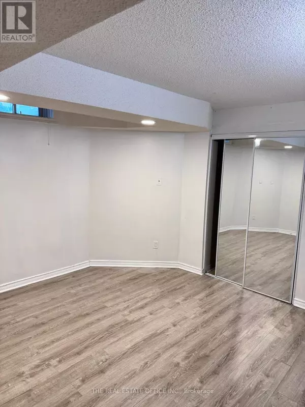 Richmond Hill (doncrest), ON L4B1S4,28 PICCADILLY ROAD