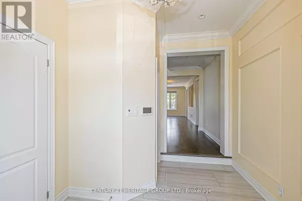 Aurora, ON L4G0V4,2 ROY HARPER AVENUE