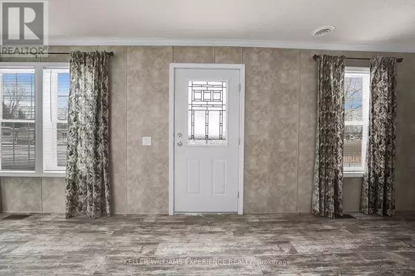 Essa, ON L3W0A5,40 SHAMROCK CRESCENT