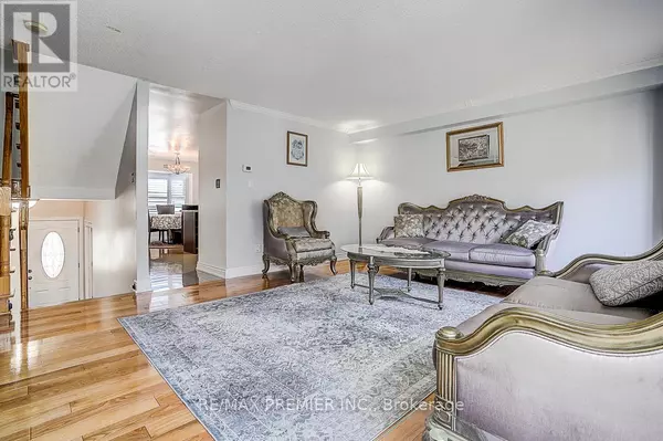 Vaughan (east Woodbridge), ON L4L9B8,22 MICHELLE DRIVE