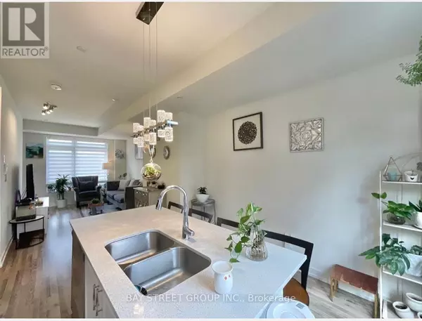 Richmond Hill (langstaff), ON L4C5T4,370 G Red Maple RD #12