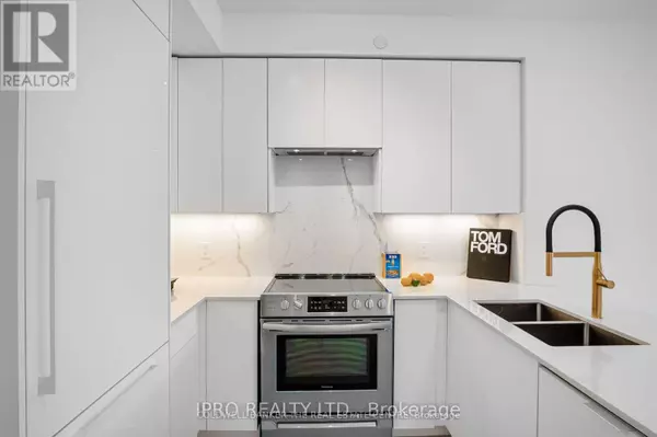 Vaughan (beverley Glen), ON L4J0J8,7890 Bathurst ST #204