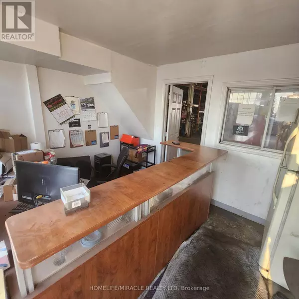 Vaughan (west Woodbridge Industrial Area), ON L4L1A5,6720 Highway 7 #4