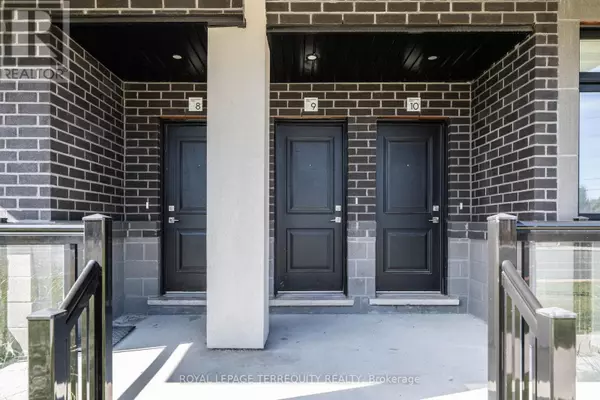Richmond Hill (oak Ridges), ON L4E1J4,12860 Yonge ST #9