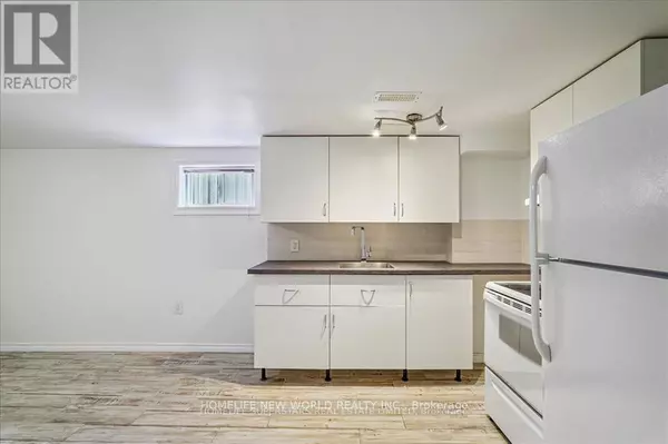 Aurora (aurora Highlands), ON L4G2B4,47 Davis RD #BSMT