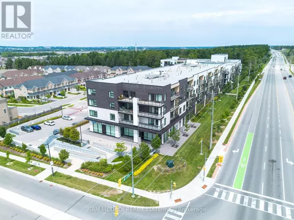 Aurora, ON L4G7C4,555 William Graham DR #114