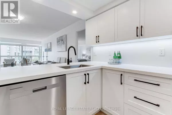 175 Cedar Ave AVE #407, Richmond Hill (harding), ON L4C9V3