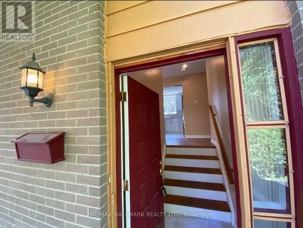 Newmarket (central Newmarket), ON L3Y1A7,331 Roywood CRES #MAIN