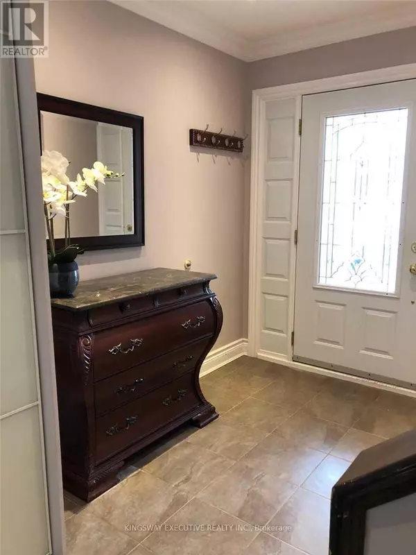 Richmond Hill (crosby), ON L4C1A3,109 East Centre ST East #Lower