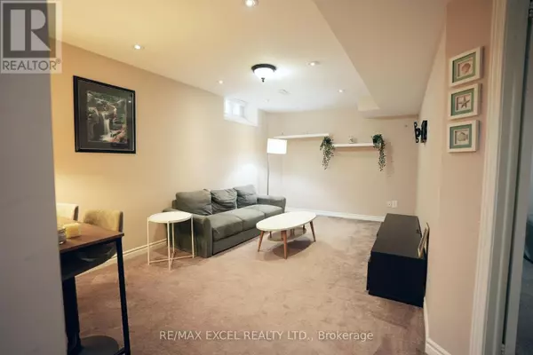 Richmond Hill (rouge Woods), ON L4S2J6,214 Farmstead RD #Bsmt