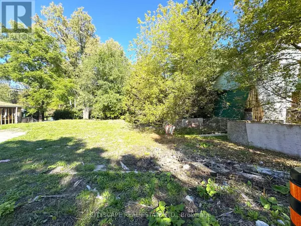 Newmarket (central Newmarket), ON L3Y2K2,353A ONTARIO STREET