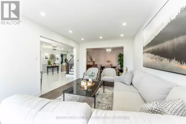 Vaughan (east Woodbridge), ON L4L5J5,499 ABERDEEN AVENUE N