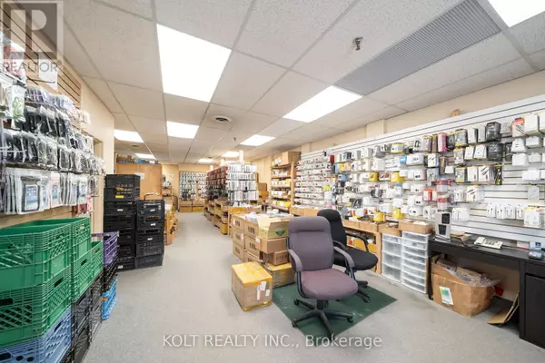 Markham (milliken Mills West), ON L3R1H3,300 Esna Park DR #25