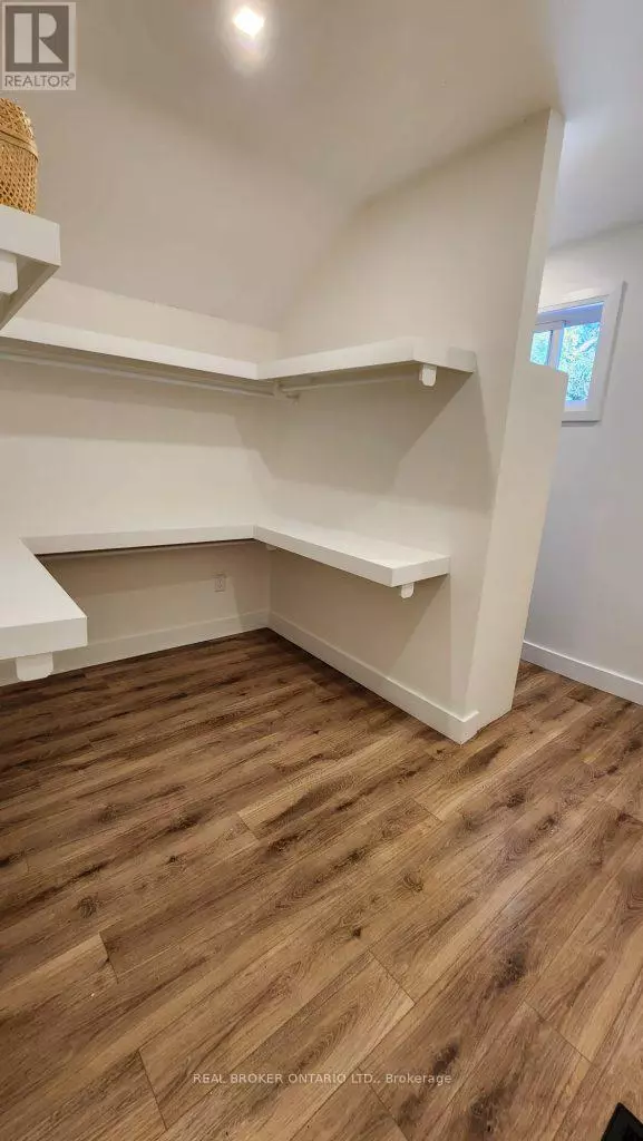 Innisfil (cookstown), ON L0L1L0,1 DUFFERIN STREET