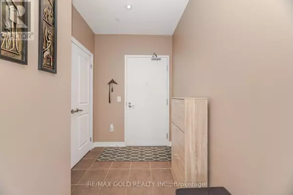 Markham (cedarwood), ON L3S0C9,7325 Markham RD #715