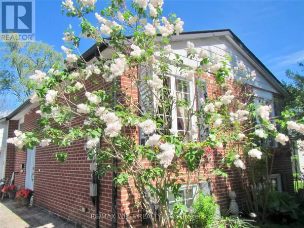 Newmarket (central Newmarket), ON L3Y1E3,249 HODGSON DRIVE