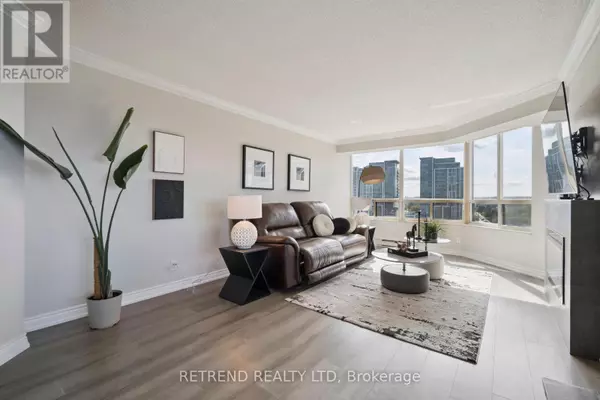 32 Clarissa DR #826, Richmond Hill (harding), ON L4C9R7