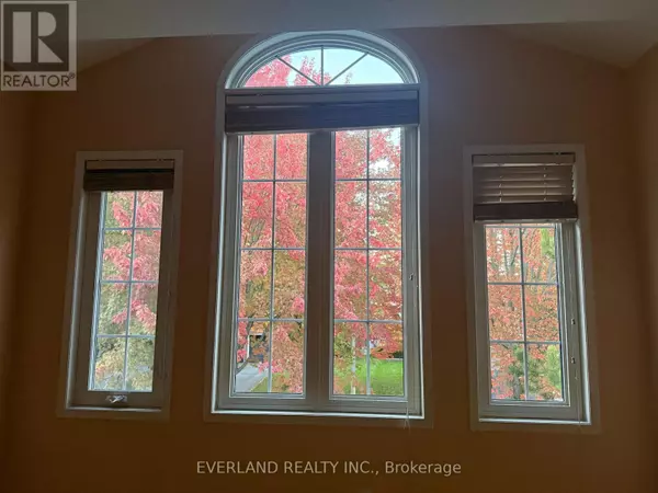 Richmond Hill (devonsleigh), ON L4S2R1,49 Falling River DR #Upper