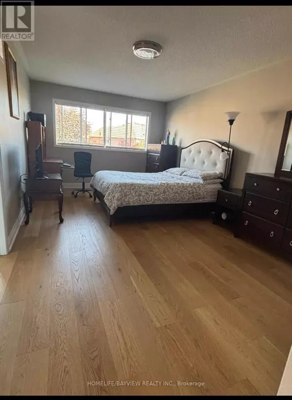 Richmond Hill (langstaff), ON L4B4P5,16 SELKIRK DRIVE