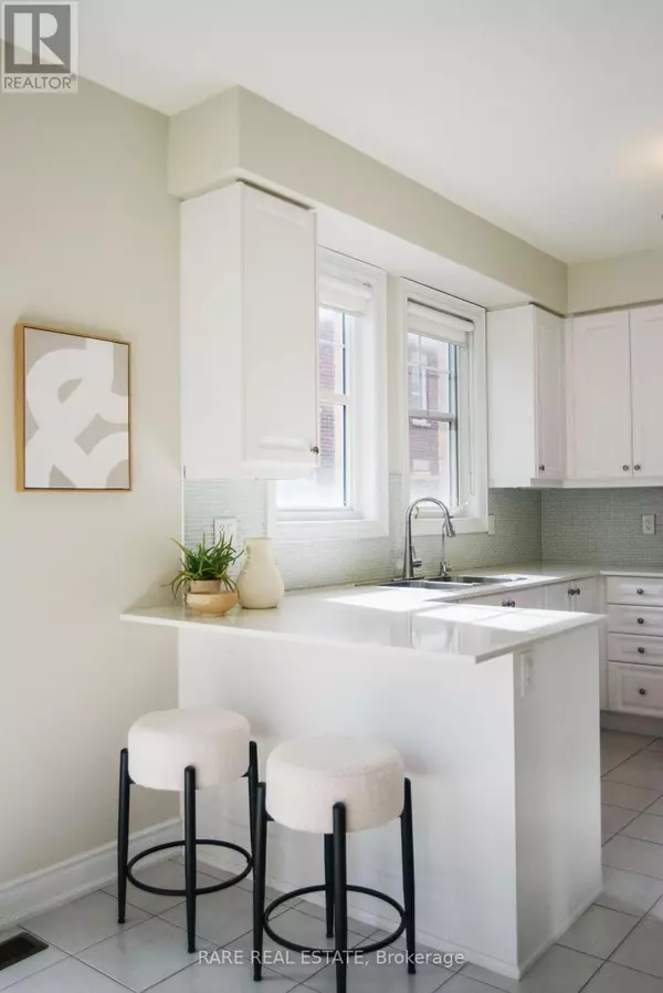Vaughan (west Woodbridge), ON L4L0H1,10 Porter AVE West #35