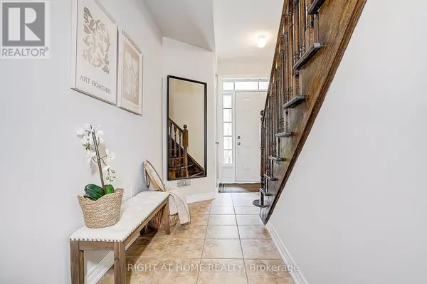 Richmond Hill (devonsleigh), ON L4S0C9,151 Silverwood AVE #15