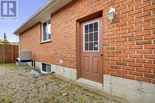 Innisfil, ON L9S2J5,655 GLEN CEDAR CRESCENT
