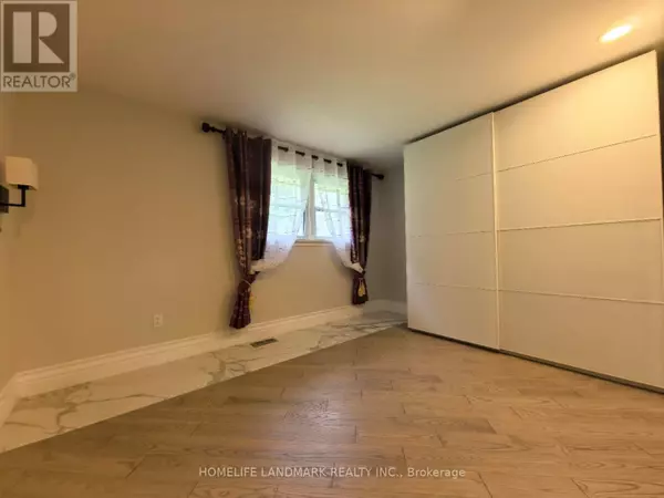 East Gwillimbury (sharon), ON L0G1V0,66 MAY AVENUE