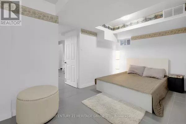 Newmarket (summerhill Estates), ON L3X2C1,431 Carruthers AVE #Bsmt