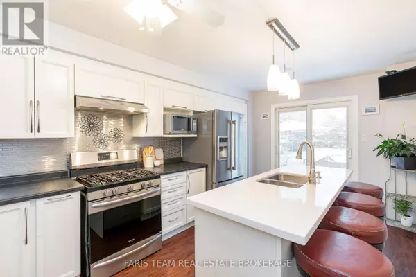 Innisfil (alcona), ON L9S1W6,963 LINDEN STREET
