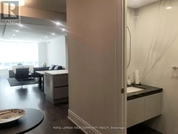 Markham (bayview Glen), ON L3T7Y8,7071 Bayview AVE #304