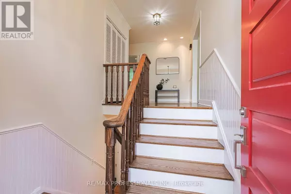 Markham (royal Orchard), ON L3T3S3,9 DONALBAIN CRESCENT