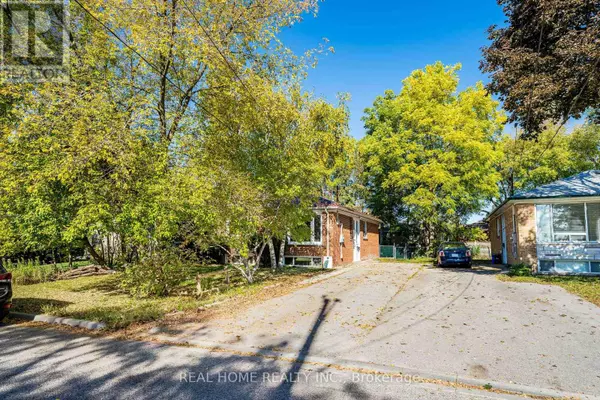 Richmond Hill (crosby), ON L4C1E7,401 Fernleigh CIR South #Main Floor