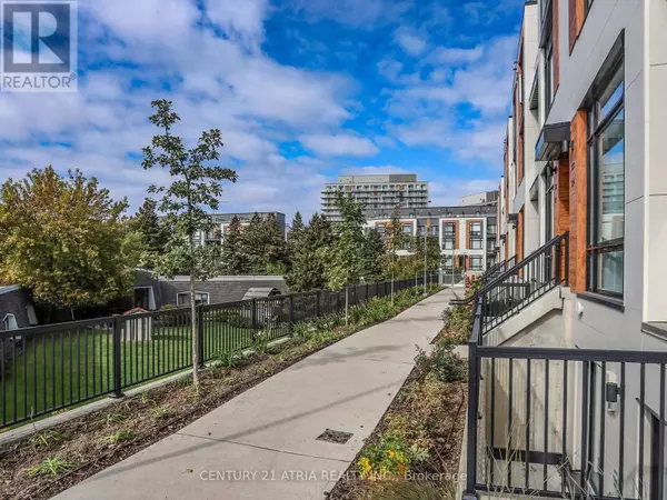 Richmond Hill, ON L4S0N1,8 Steckley House LN #216