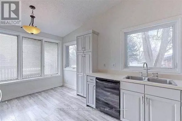 Innisfil (alcona), ON L0L1K0,2238 4th Line #Upper