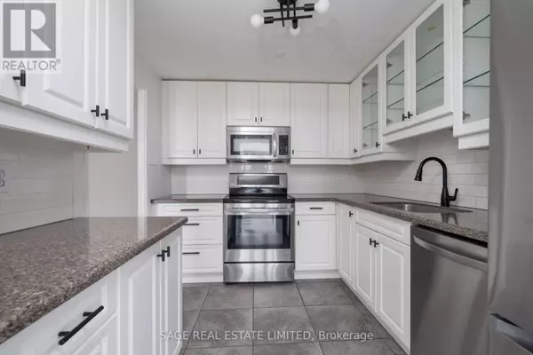 30 Harding BLVD #1002, Richmond Hill (north Richvale), ON L4C9M3