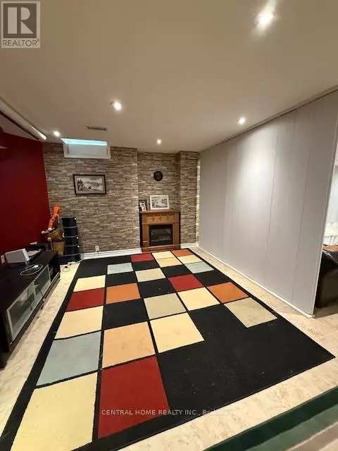 BASEMENT APARTMENT - 89 OLD COLONY ROAD, Richmond Hill (oak Ridges Lake Wilcox), ON L4E3X2