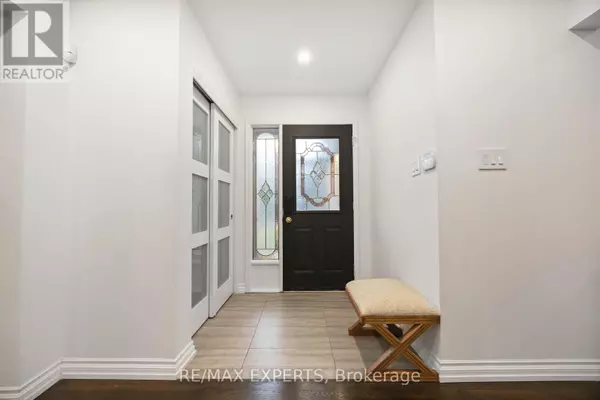 Newmarket (bristol-london), ON L3Y7W2,93 STIVER DRIVE