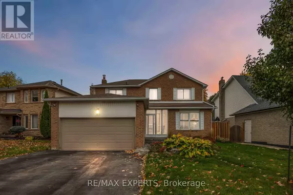 93 STIVER DRIVE, Newmarket (bristol-london), ON L3Y7W2