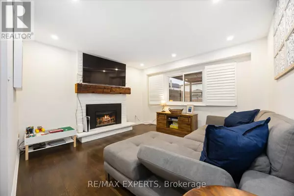 Newmarket (bristol-london), ON L3Y7W2,93 STIVER DRIVE