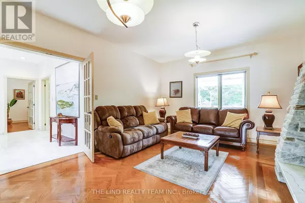 Richmond Hill (south Richvale), ON L4C6C5,99 BIRCH AVENUE