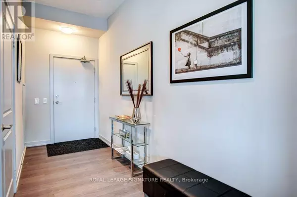 Aurora, ON L4G3H9,555 William Graham DR #422