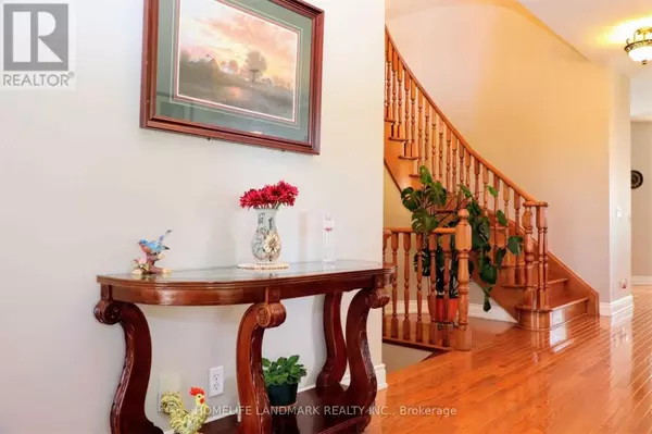 Aurora, ON L4G7W1,1 FOURACRE WAY