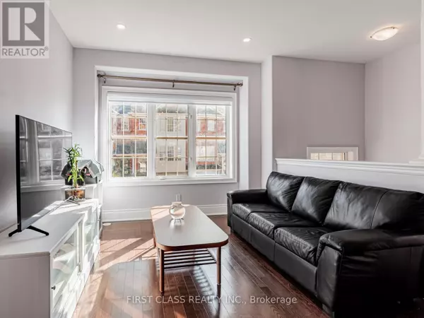 Vaughan (maple), ON L6A0J6,24 GOLDEN SPRUCE LANE