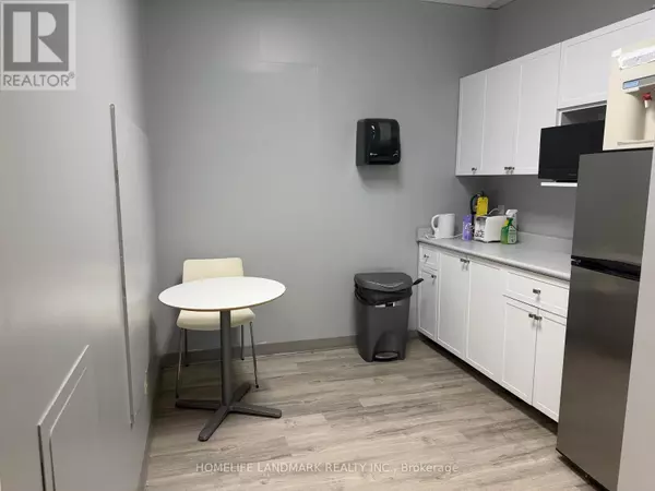 Markham (milliken Mills West), ON L3R1A4,7240 Woodbine AVE #215A