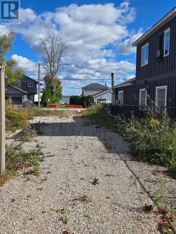 Innisfil, ON L0L1K0,414 LIMERICK STREET