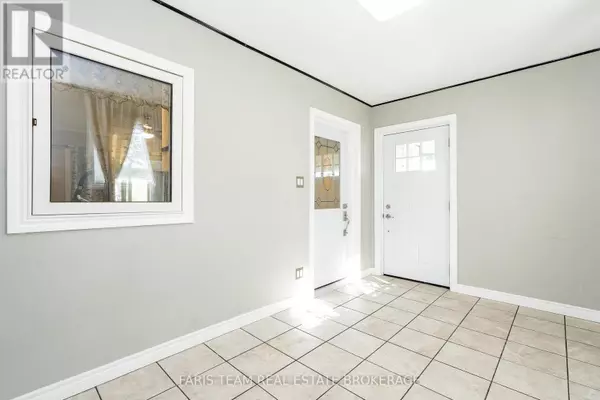 Bradford West Gwillimbury, ON L3Z2A5,13 SUNRISE CIRCLE