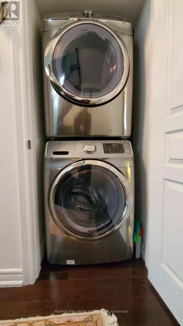 Aurora, ON L4G0V9,19 Chouinard WAY ##Main&2nd